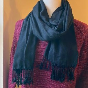 🏷️Black lightweight scarf